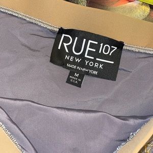 🌹•⭐️ RUE 107 x New York ⭐️• Skirt’n Flirty Vibes 🌹